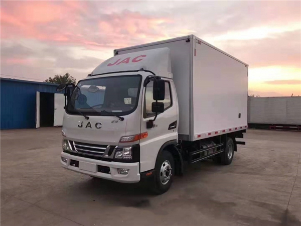 國(guó)六4.2米江淮駿鈴V6冷藏車(chē)