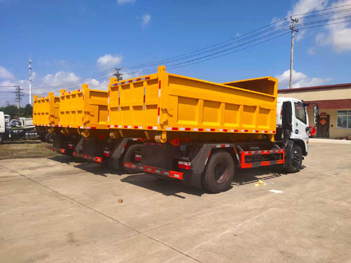 國六8方東風(fēng)D7勾臂垃圾車
