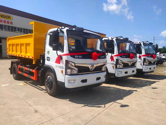 國六8方東風(fēng)D7勾臂垃圾車