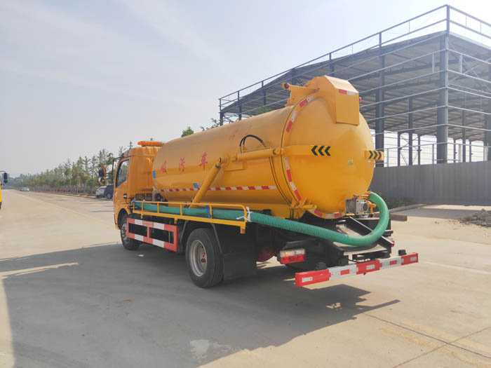 國六東風(fēng)大多利卡8方吸污車