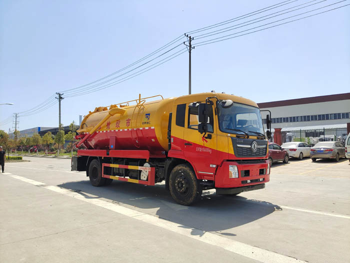 國(guó)六東風(fēng)天錦15方吸污車(chē)