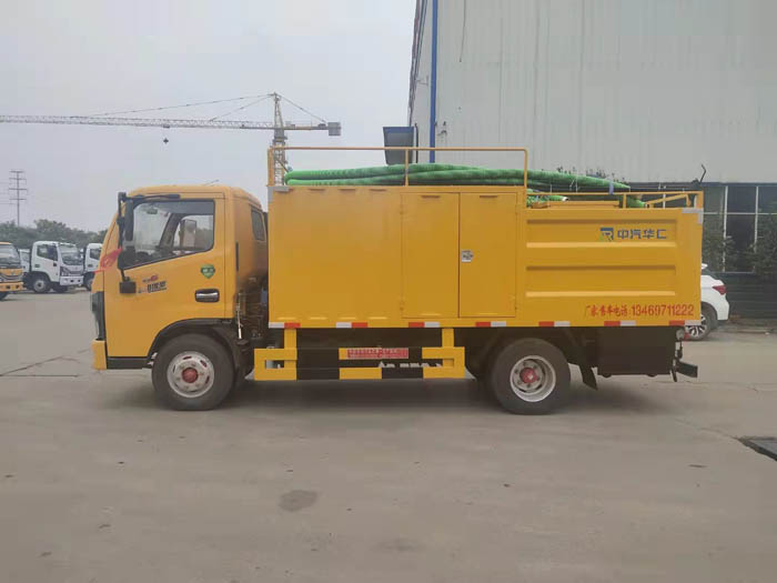 國(guó)六東風(fēng)小多利卡污水處理車